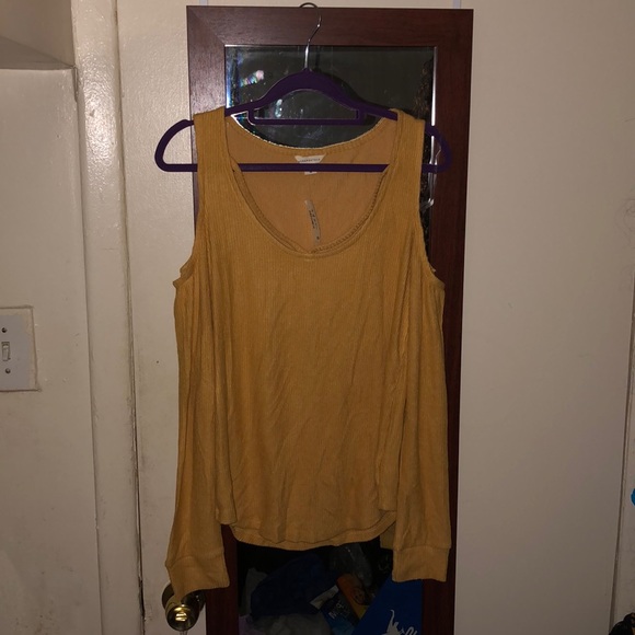 Cold Shoulder Top - Picture 3 of 3